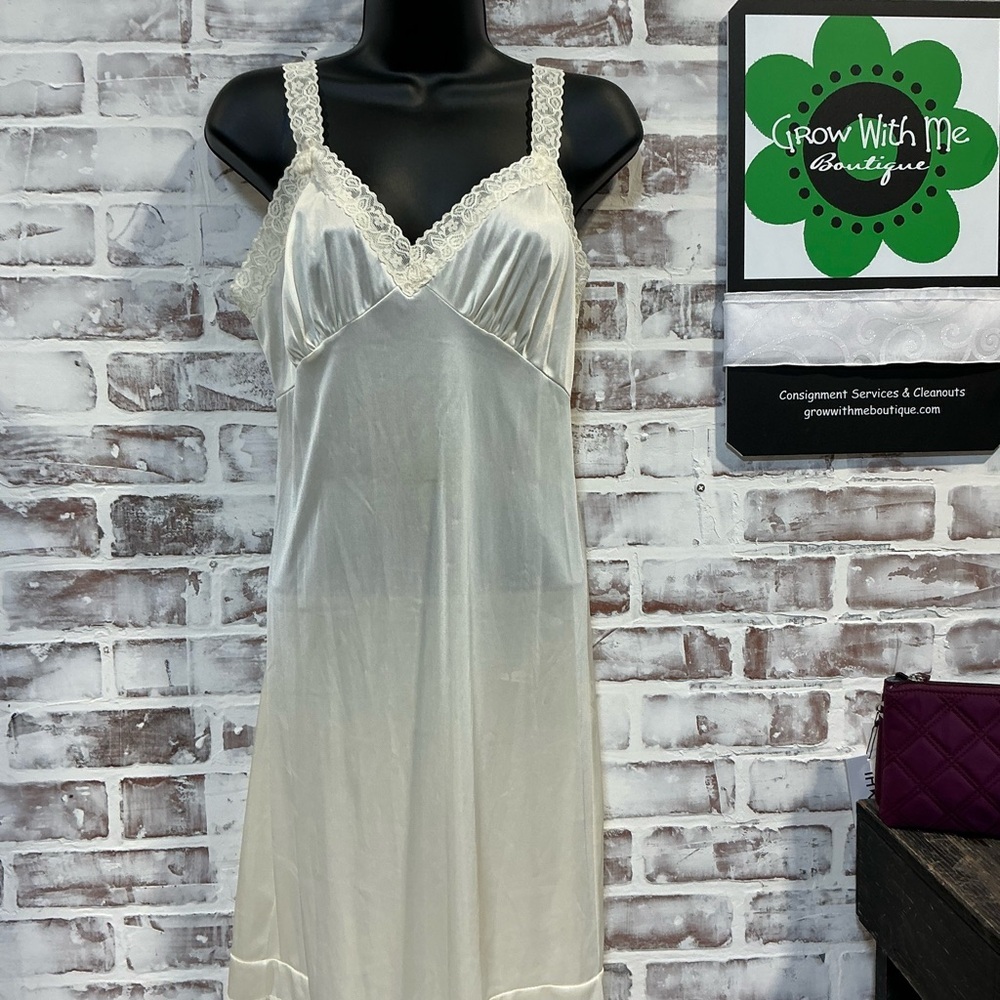 Adonna Ivory vintage  Lace-Trim Slip